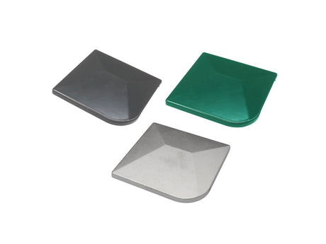 Übersicht der drei Eck-Pfostenkappen aus Aluminium in den Farben Anthrazit, Grün und Verzinkt