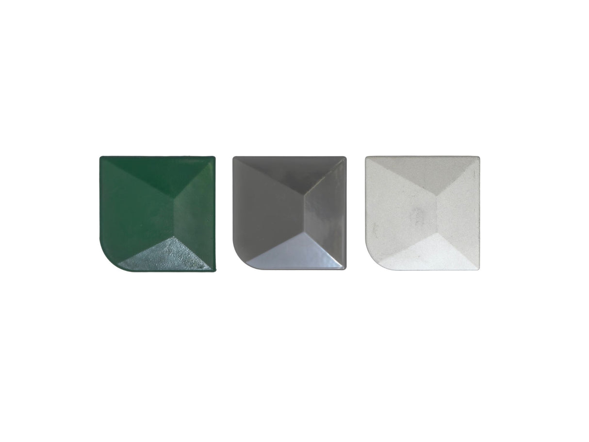 Darstellung der Kappen für Eckpfosten aus Aluminium in drei Farben Anthrazit, Grün und Verzinkt. 